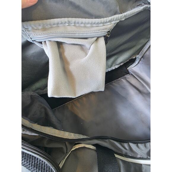 UNDER ARMOUR Storm Gray Duffle Gym Athletic Baseball Basketball Bag 20" - Picture 11 of 14